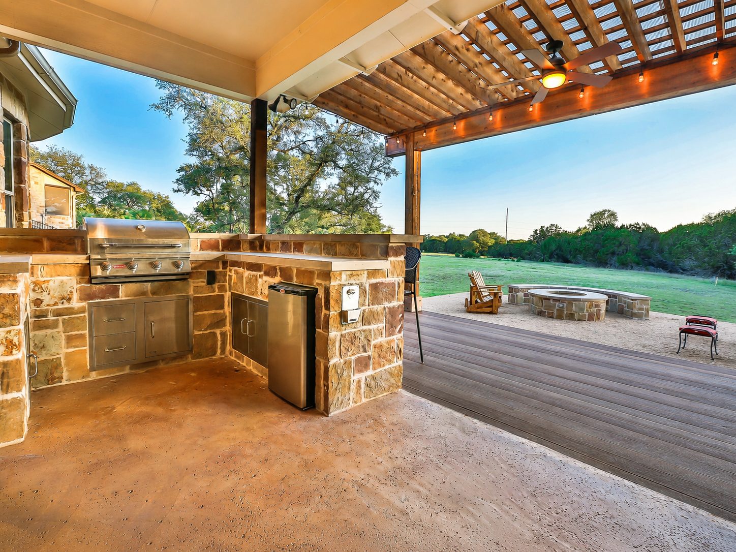 Covered L-Shape Outdoor Kitchen